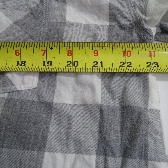 Old Navy Boyfriend Loose Fit Button Up Shirt Women Size XL White Grey Plaid - Picture 9 of 12